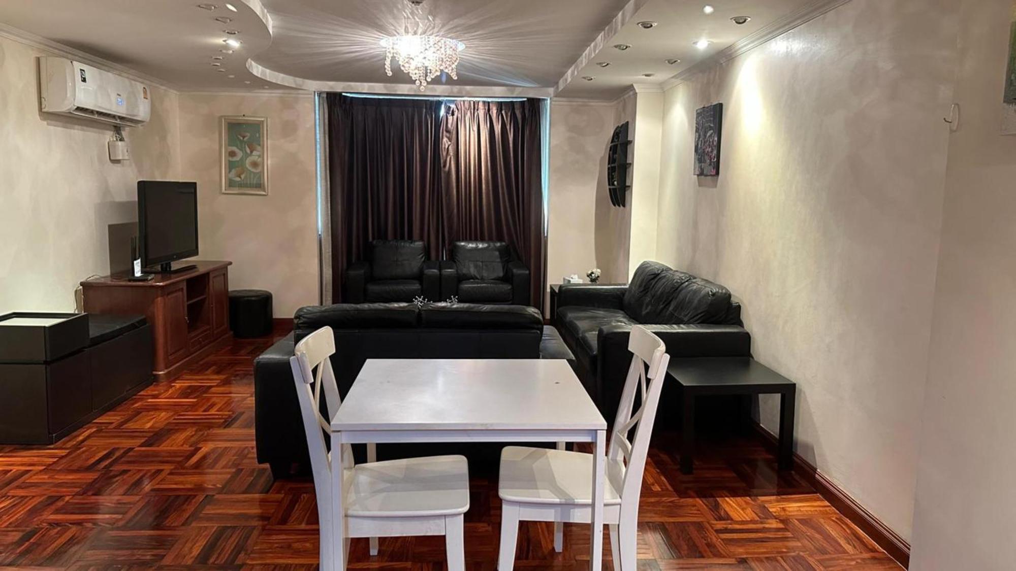Omni Tower Nana Bangkok - Serviced Apartment On Sukhumvit Soi 4 Banguecoque Exterior foto