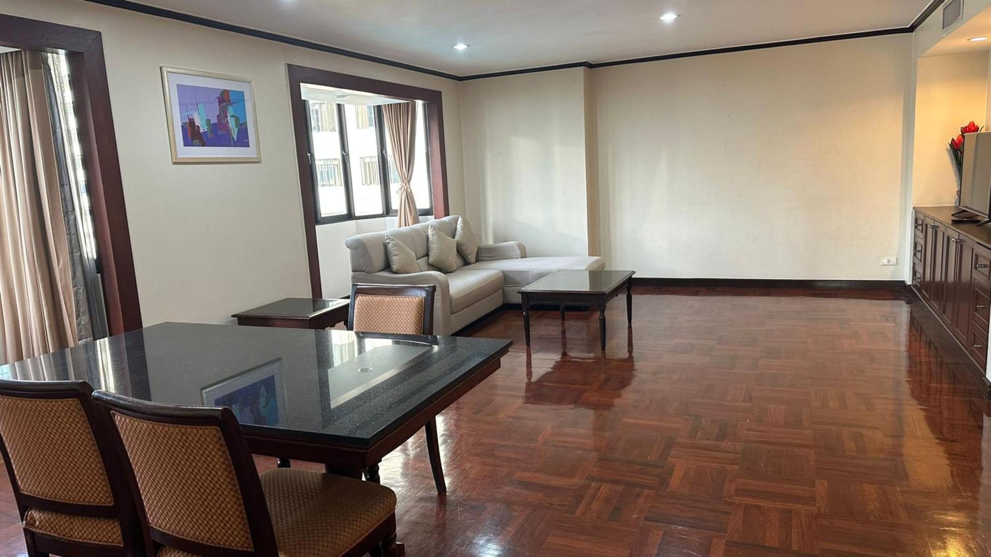 Omni Tower Nana Bangkok - Serviced Apartment On Sukhumvit Soi 4 Banguecoque Exterior foto