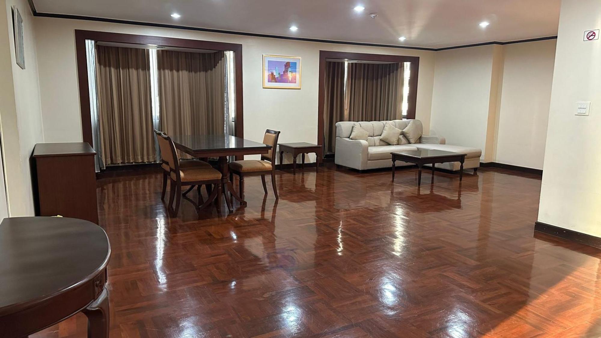 Omni Tower Nana Bangkok - Serviced Apartment On Sukhumvit Soi 4 Banguecoque Exterior foto