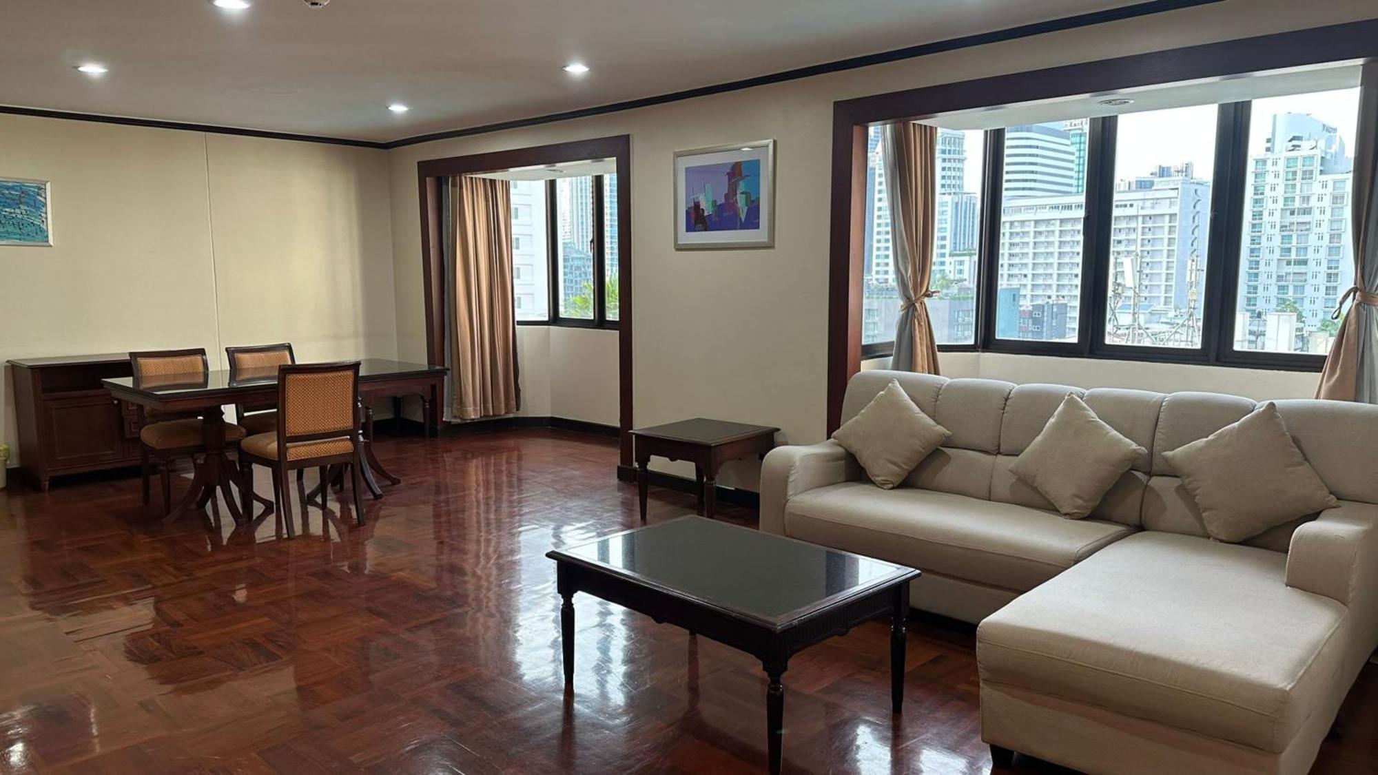 Omni Tower Nana Bangkok - Serviced Apartment On Sukhumvit Soi 4 Banguecoque Exterior foto