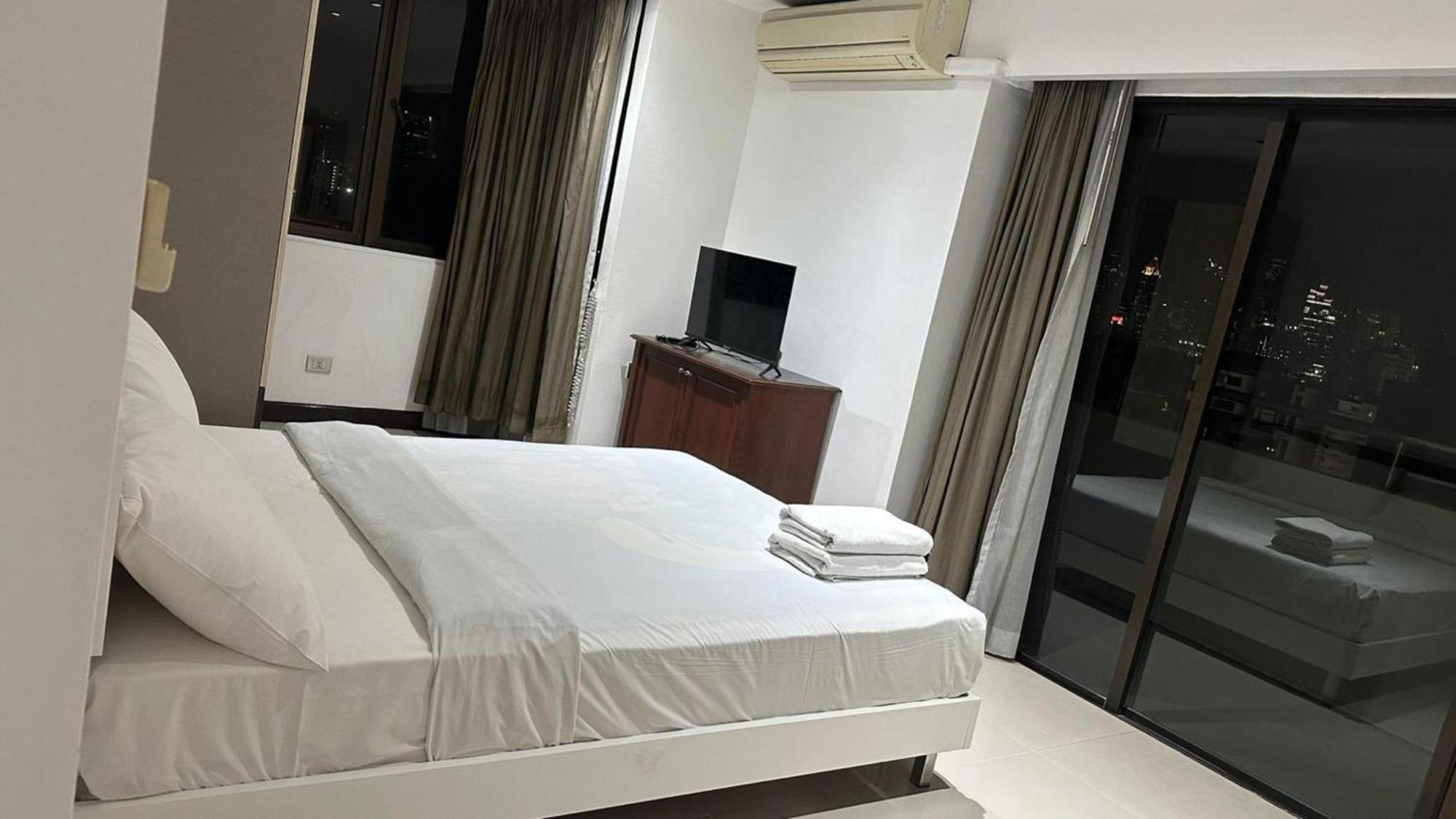 Omni Tower Nana Bangkok - Serviced Apartment On Sukhumvit Soi 4 Banguecoque Exterior foto