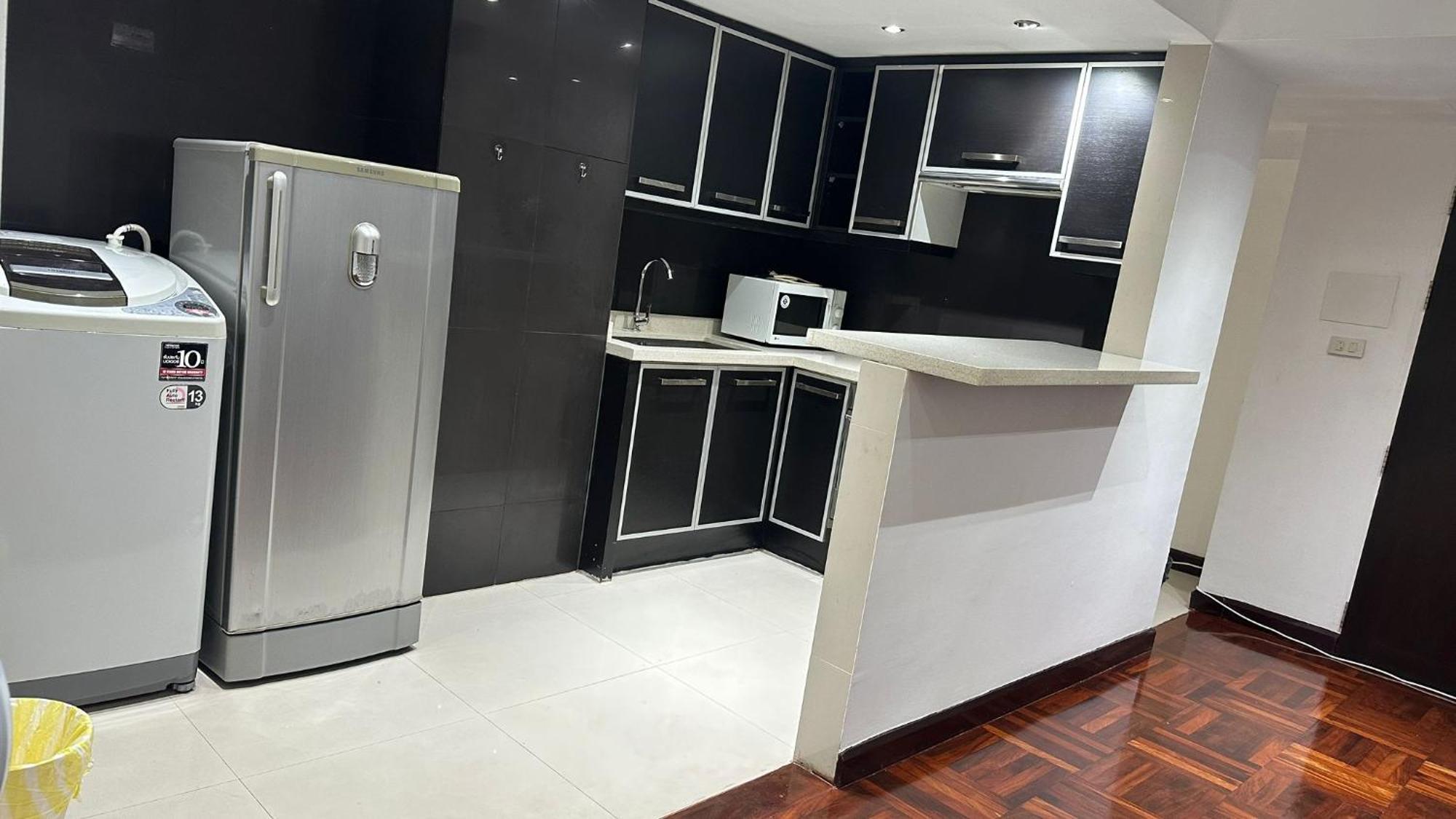 Omni Tower Nana Bangkok - Serviced Apartment On Sukhumvit Soi 4 Banguecoque Exterior foto