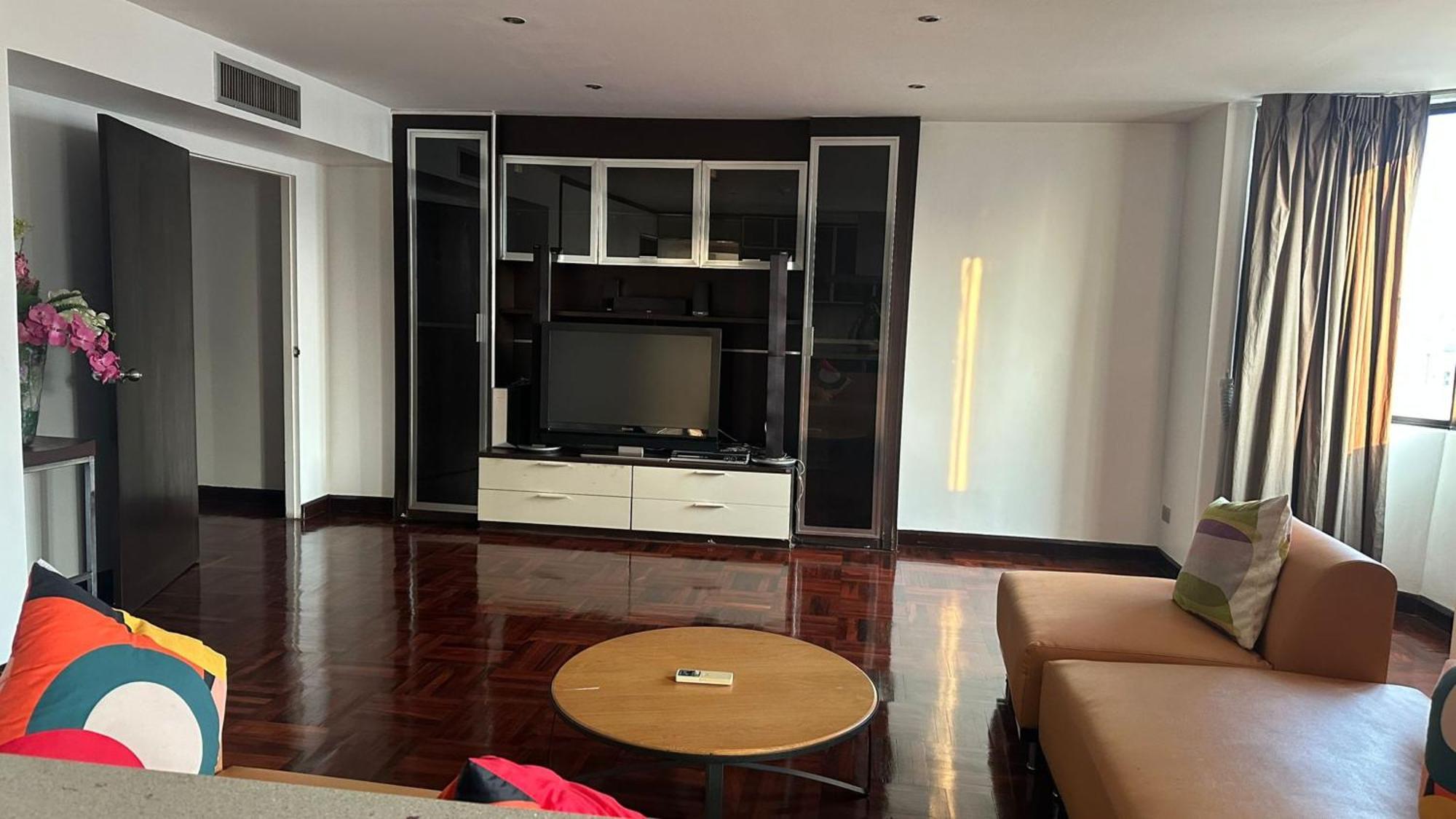 Omni Tower Nana Bangkok - Serviced Apartment On Sukhumvit Soi 4 Banguecoque Exterior foto
