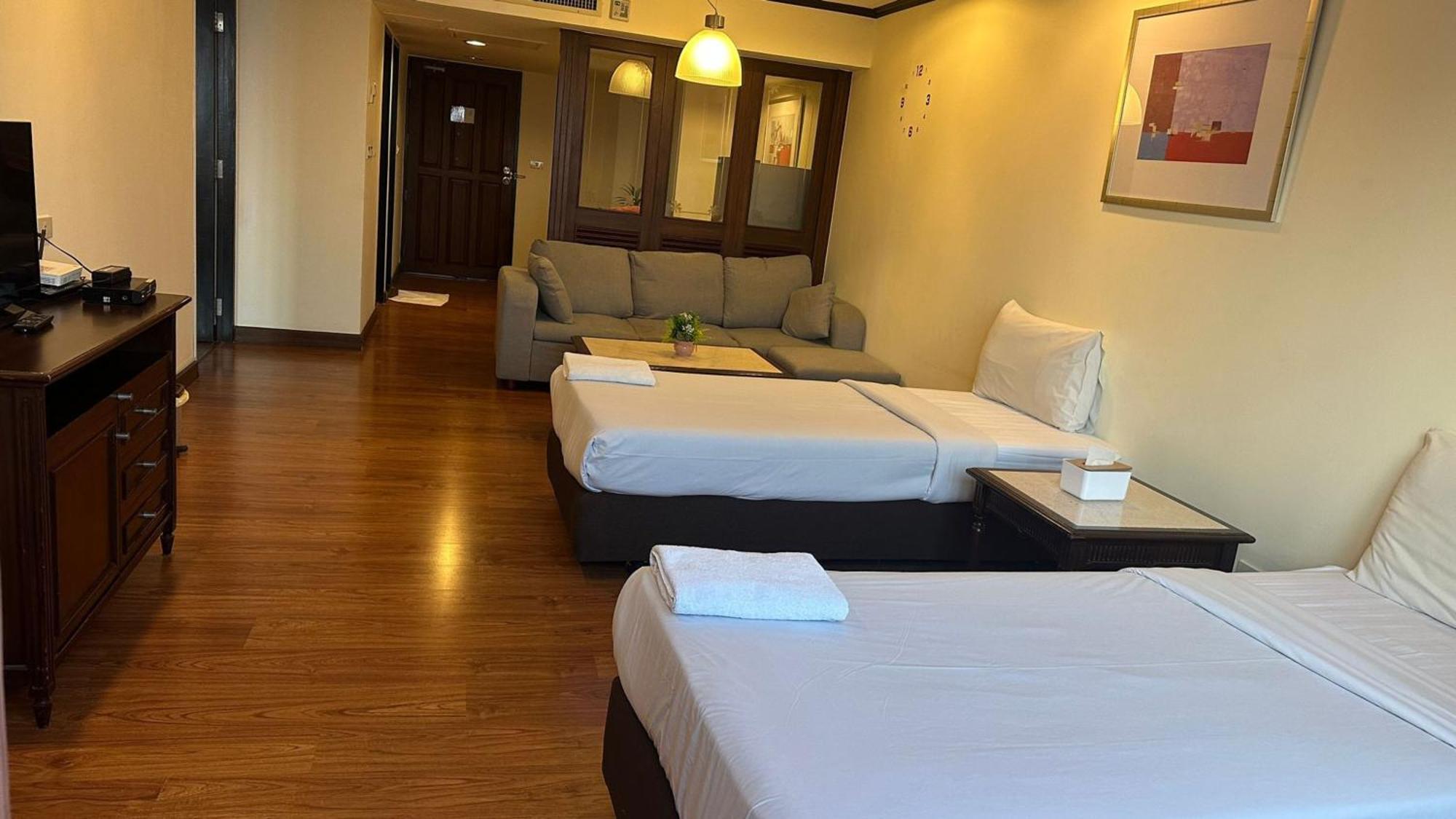 Omni Tower Nana Bangkok - Serviced Apartment On Sukhumvit Soi 4 Banguecoque Exterior foto