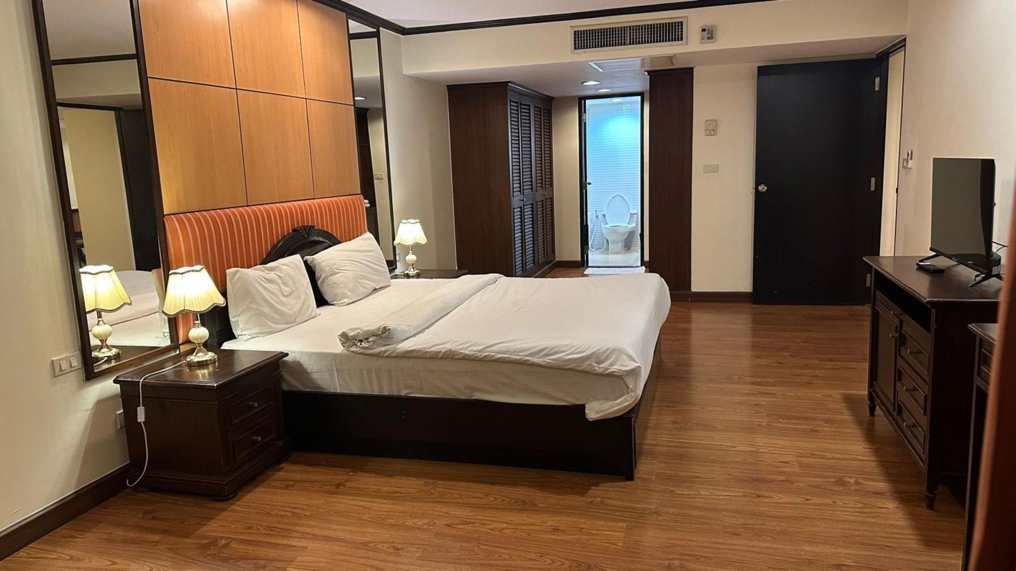 Omni Tower Sukhumvit Nana Direct Hotel Banguecoque Exterior foto