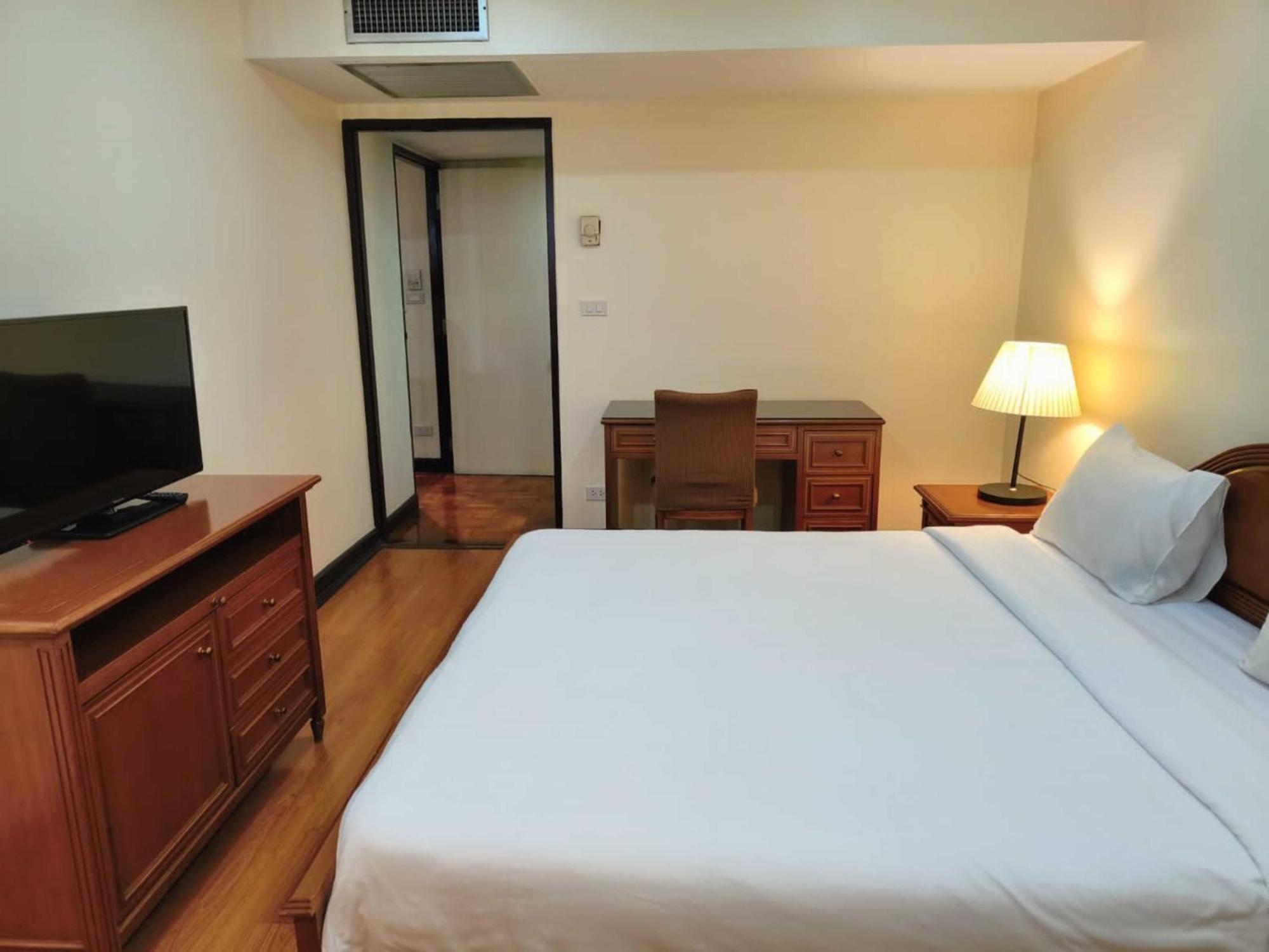 Omni Tower Nana Bangkok - Serviced Apartment On Sukhumvit Soi 4 Banguecoque Exterior foto