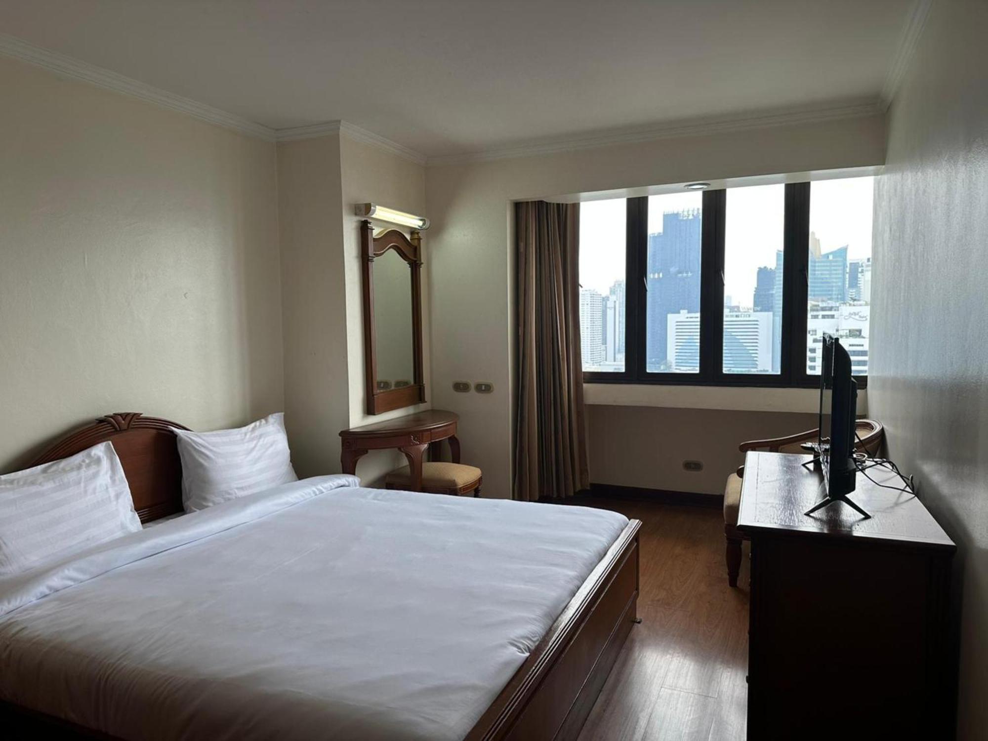 Omni Tower Nana Bangkok - Serviced Apartment On Sukhumvit Soi 4 Banguecoque Exterior foto
