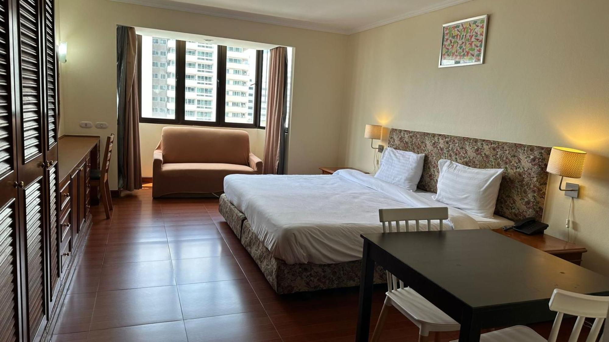 Omni Tower Nana Bangkok - Serviced Apartment On Sukhumvit Soi 4 Banguecoque Exterior foto