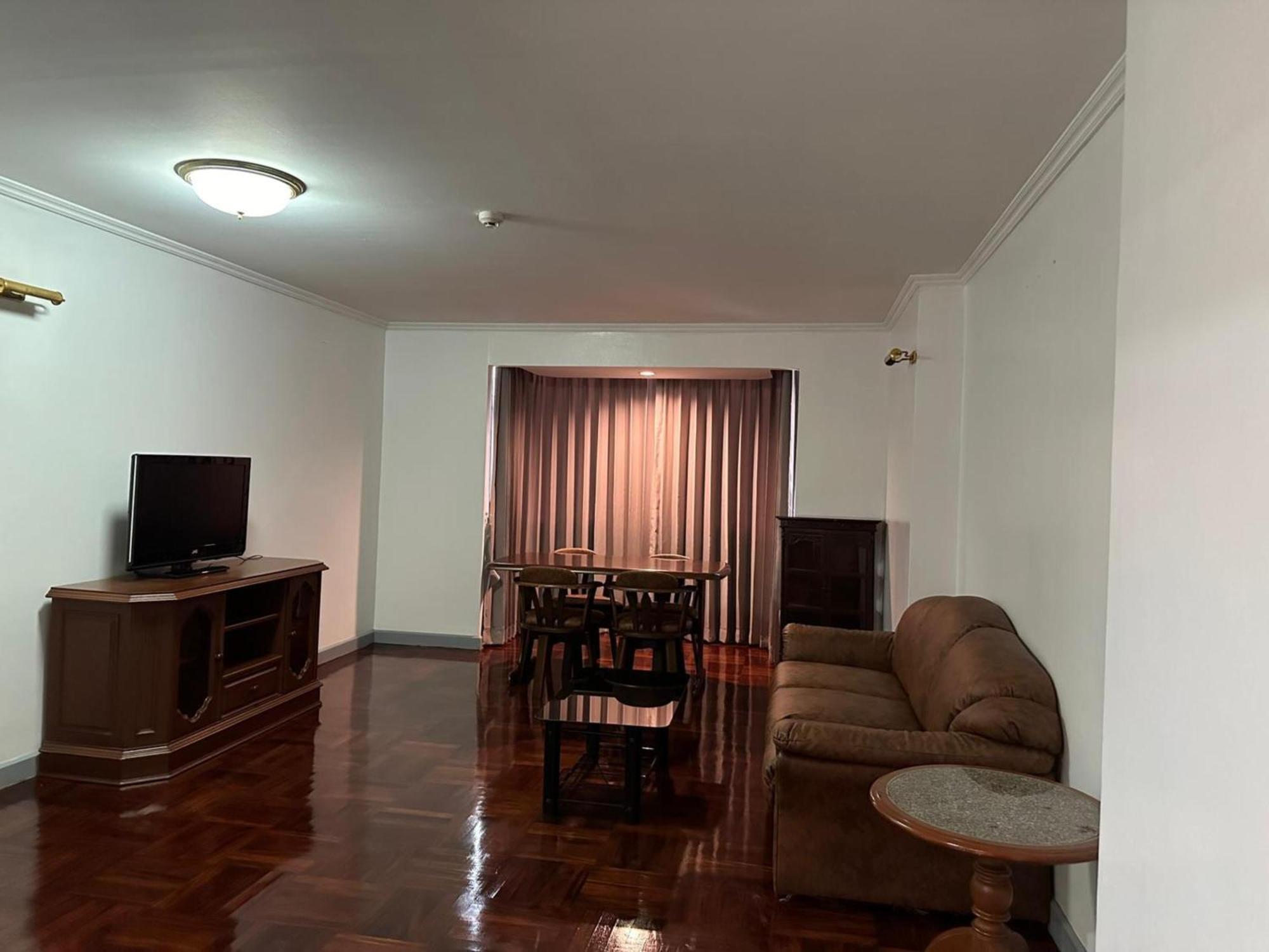 Omni Tower Nana Bangkok - Serviced Apartment On Sukhumvit Soi 4 Banguecoque Exterior foto