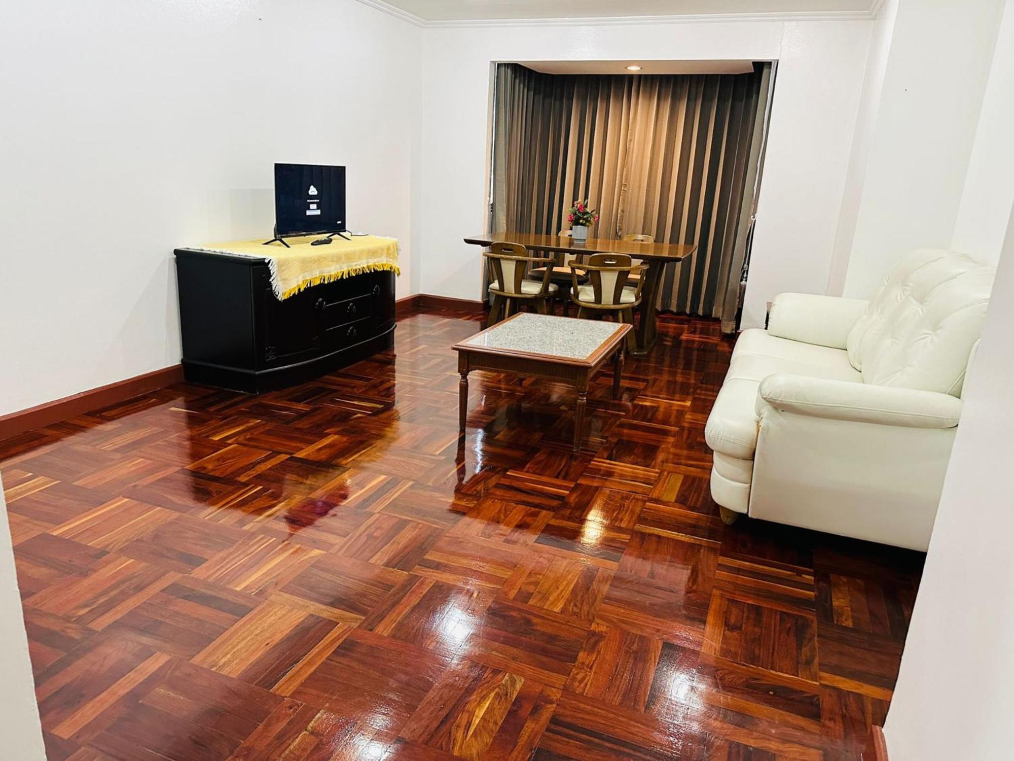 Omni Tower Nana Bangkok - Serviced Apartment On Sukhumvit Soi 4 Banguecoque Exterior foto