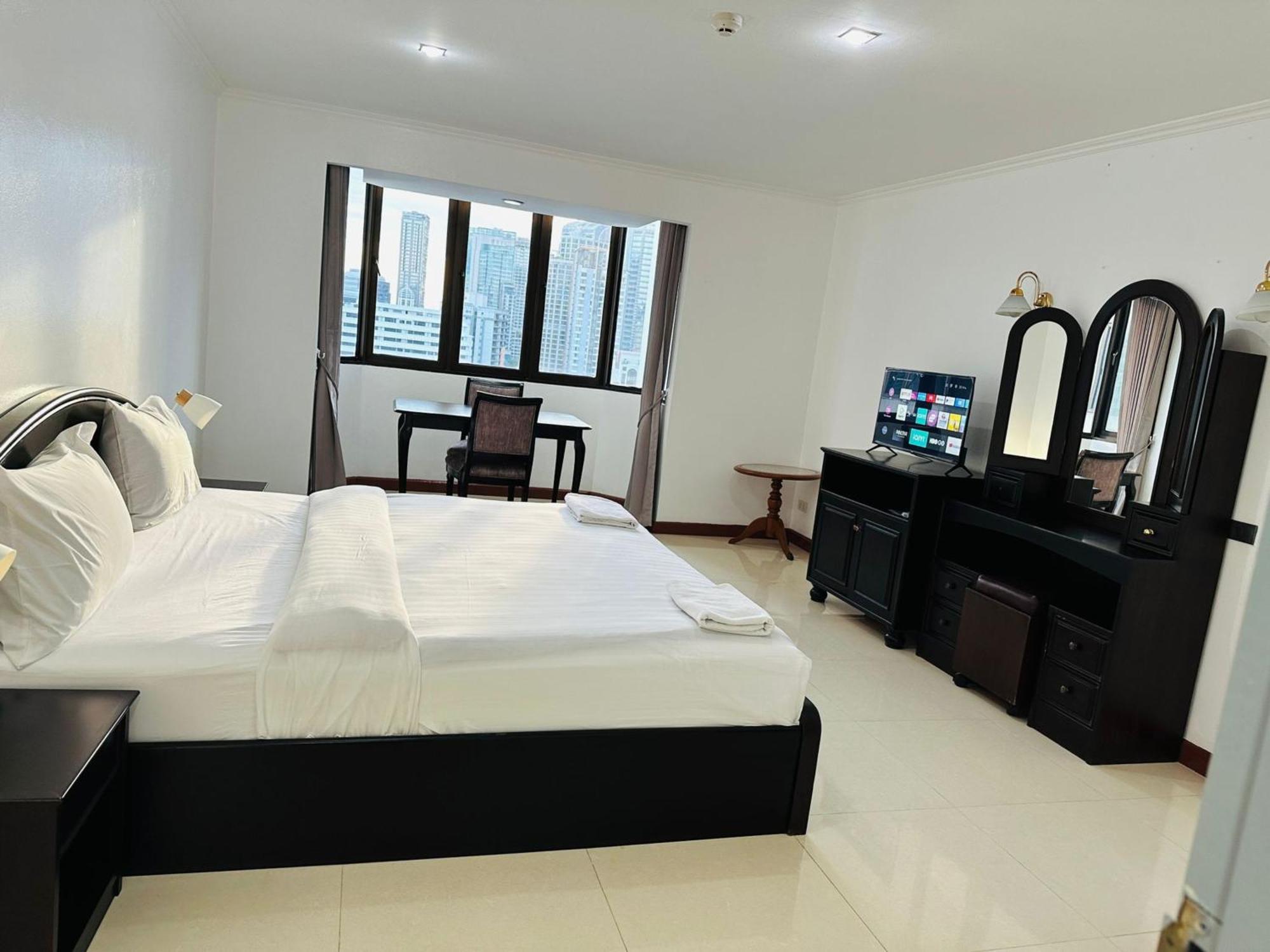 Omni Tower Nana Bangkok - Serviced Apartment On Sukhumvit Soi 4 Banguecoque Exterior foto