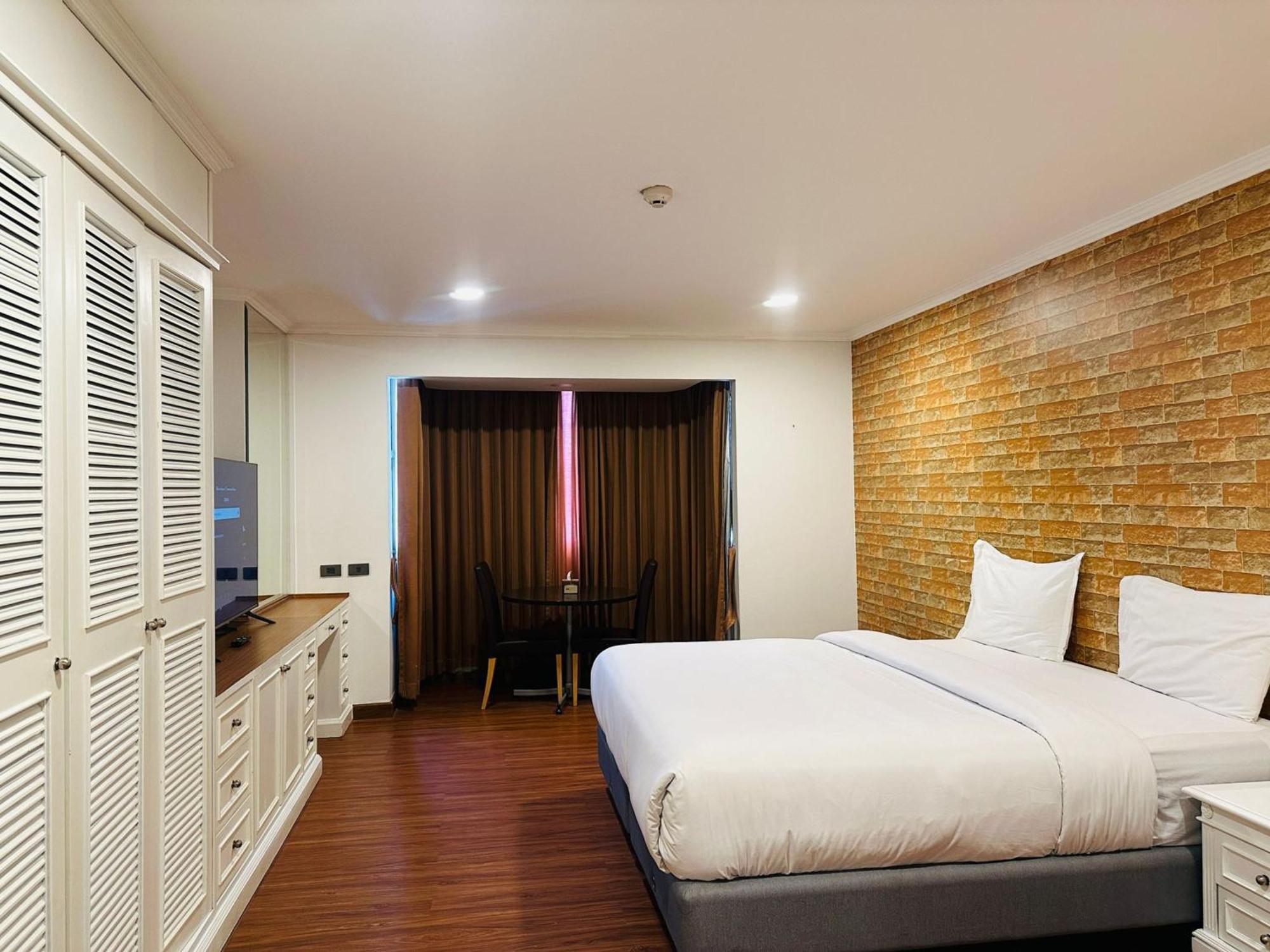 Omni Tower Nana Bangkok - Serviced Apartment On Sukhumvit Soi 4 Banguecoque Exterior foto
