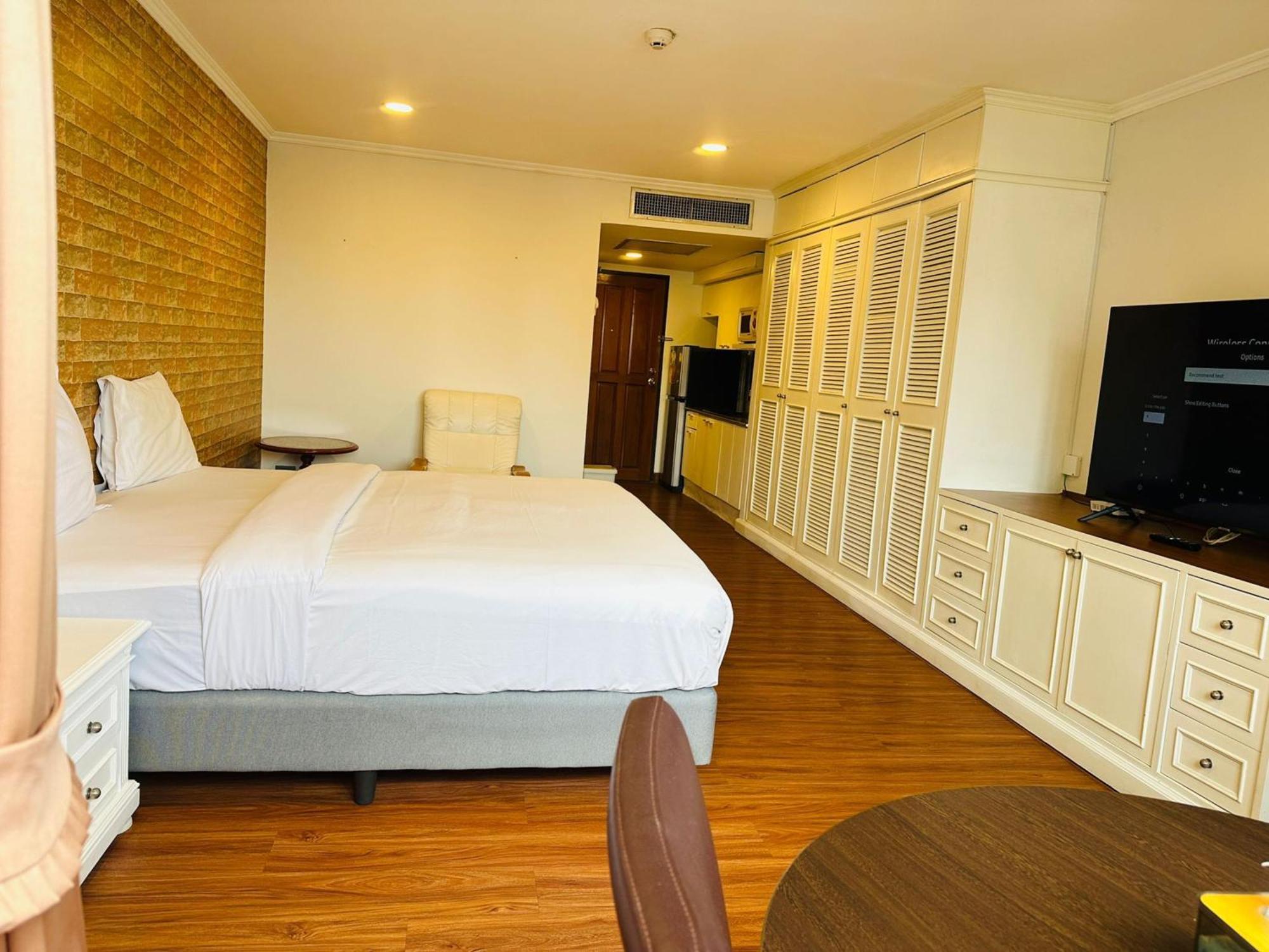 Omni Tower Nana Bangkok - Serviced Apartment On Sukhumvit Soi 4 Banguecoque Exterior foto