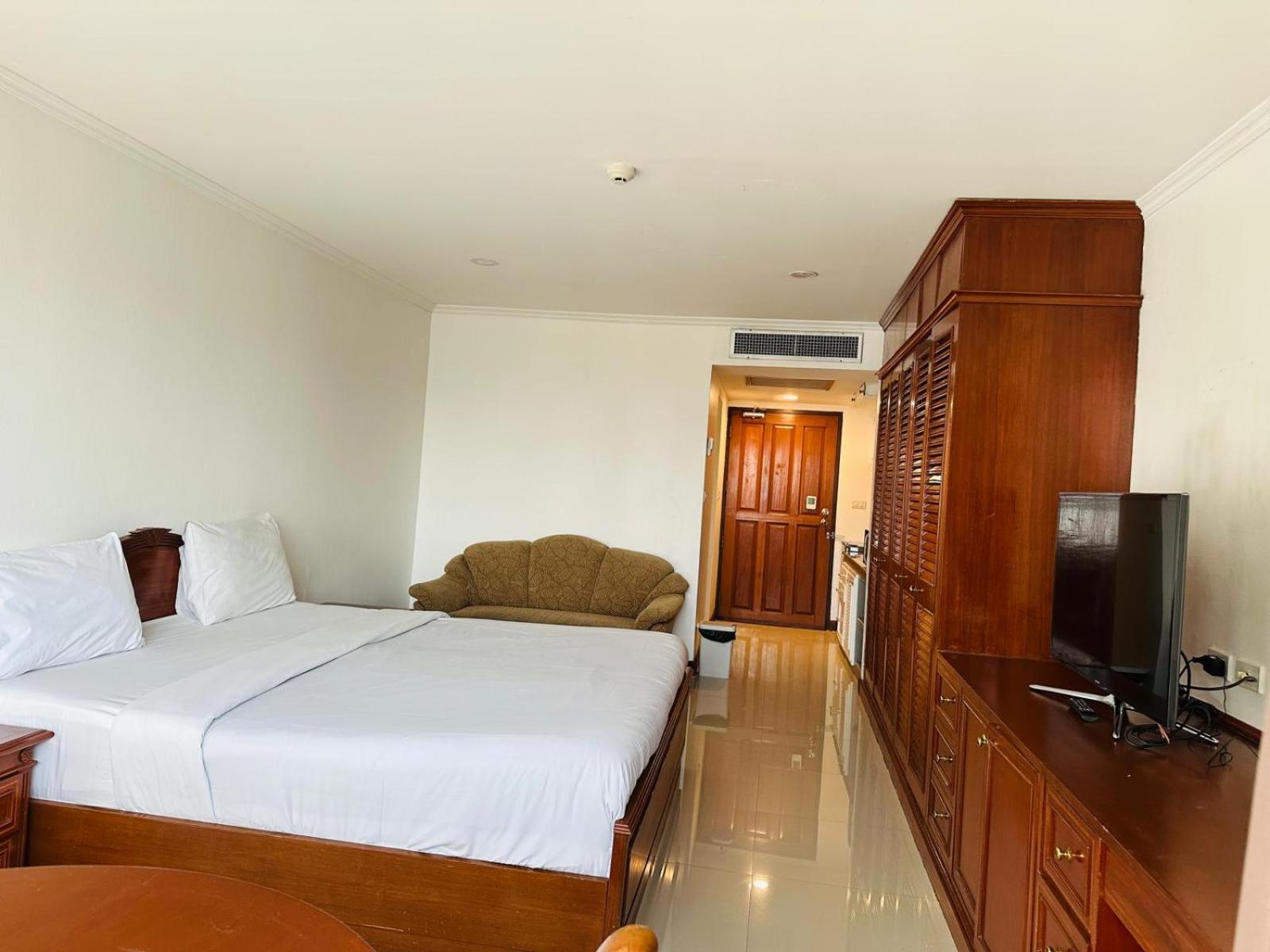 Omni Tower Nana Bangkok - Serviced Apartment On Sukhumvit Soi 4 Banguecoque Exterior foto