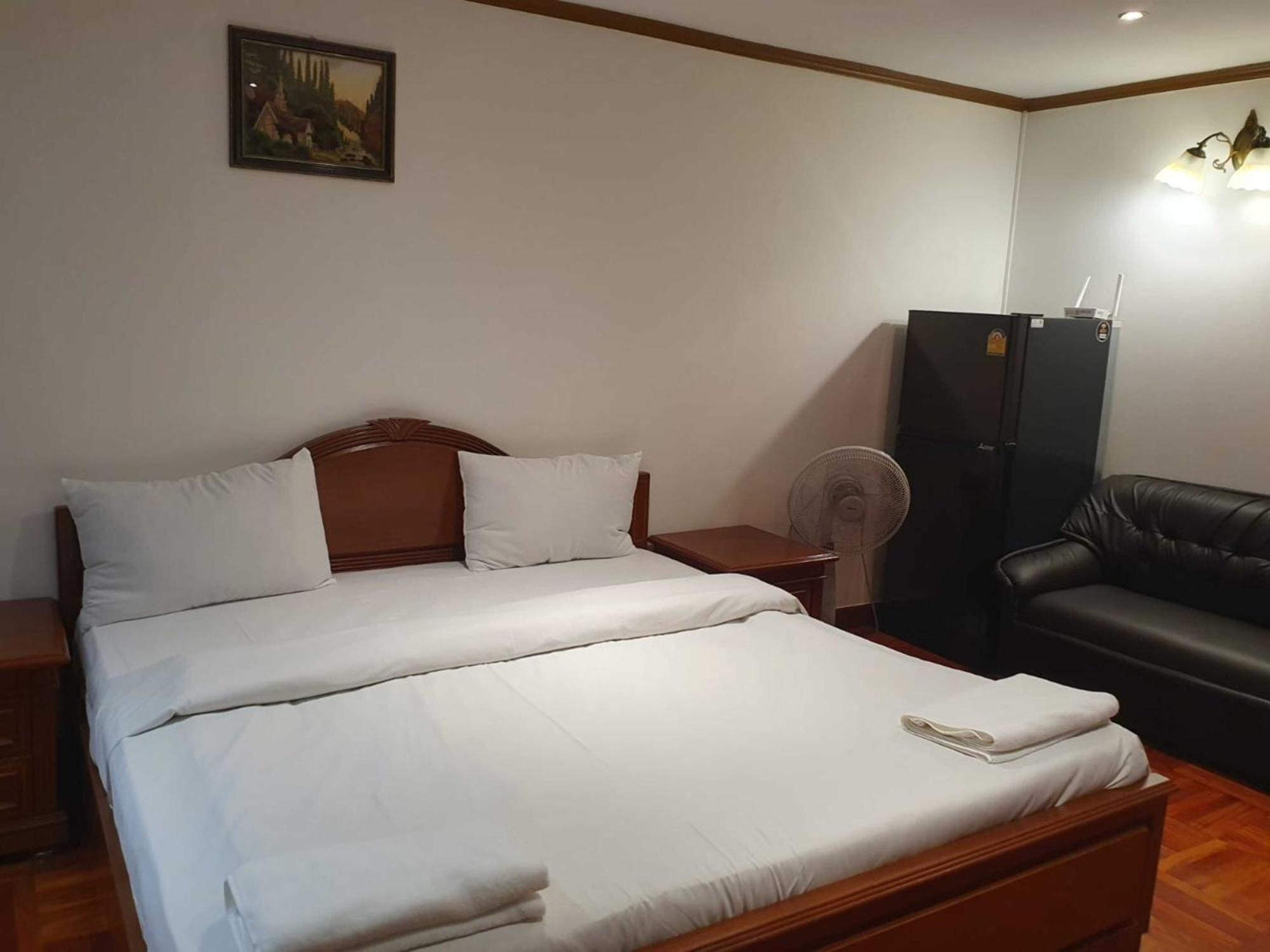 Omni Tower Nana Bangkok - Serviced Apartment On Sukhumvit Soi 4 Banguecoque Exterior foto