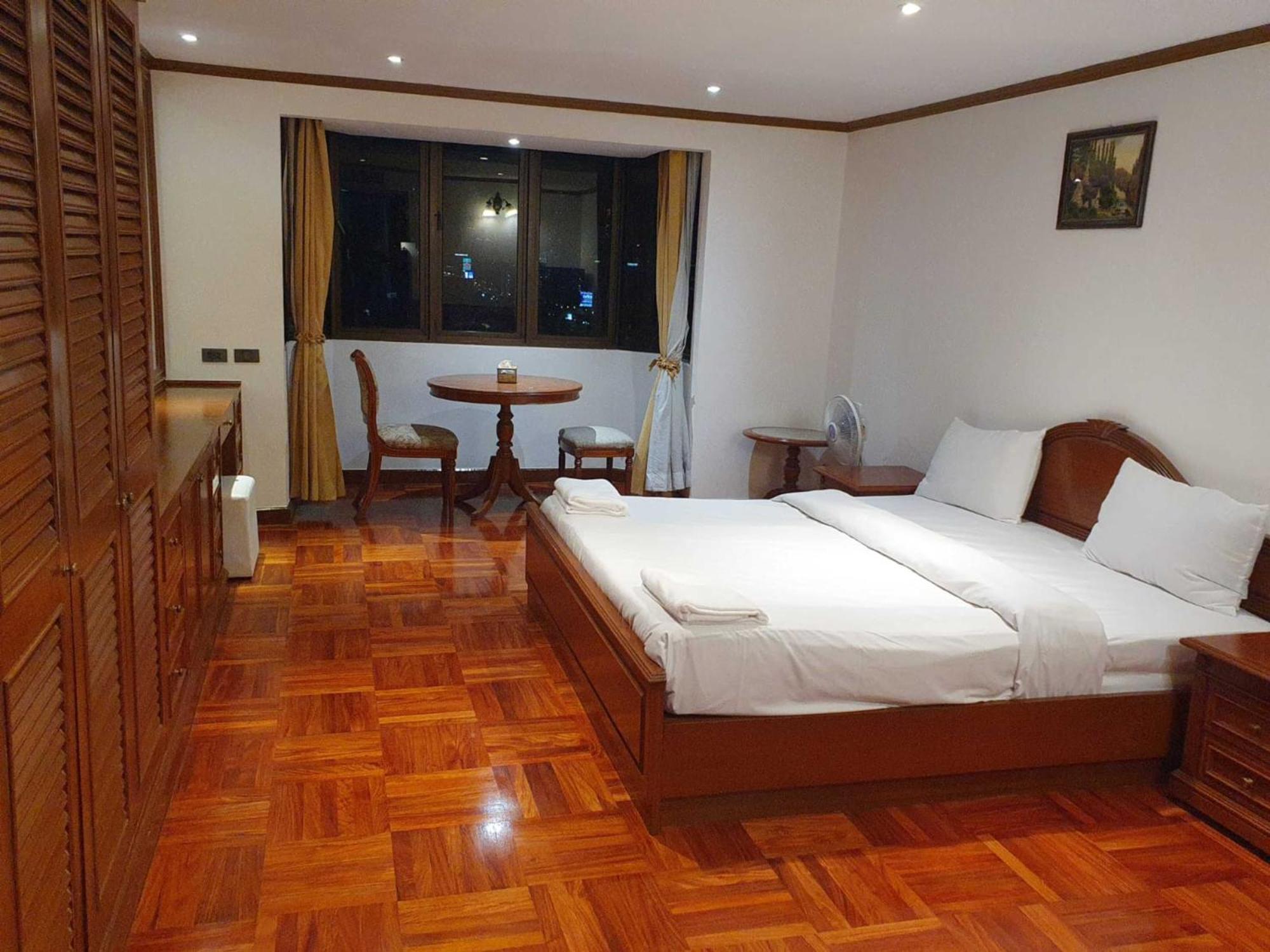 Omni Tower Nana Bangkok - Serviced Apartment On Sukhumvit Soi 4 Banguecoque Exterior foto