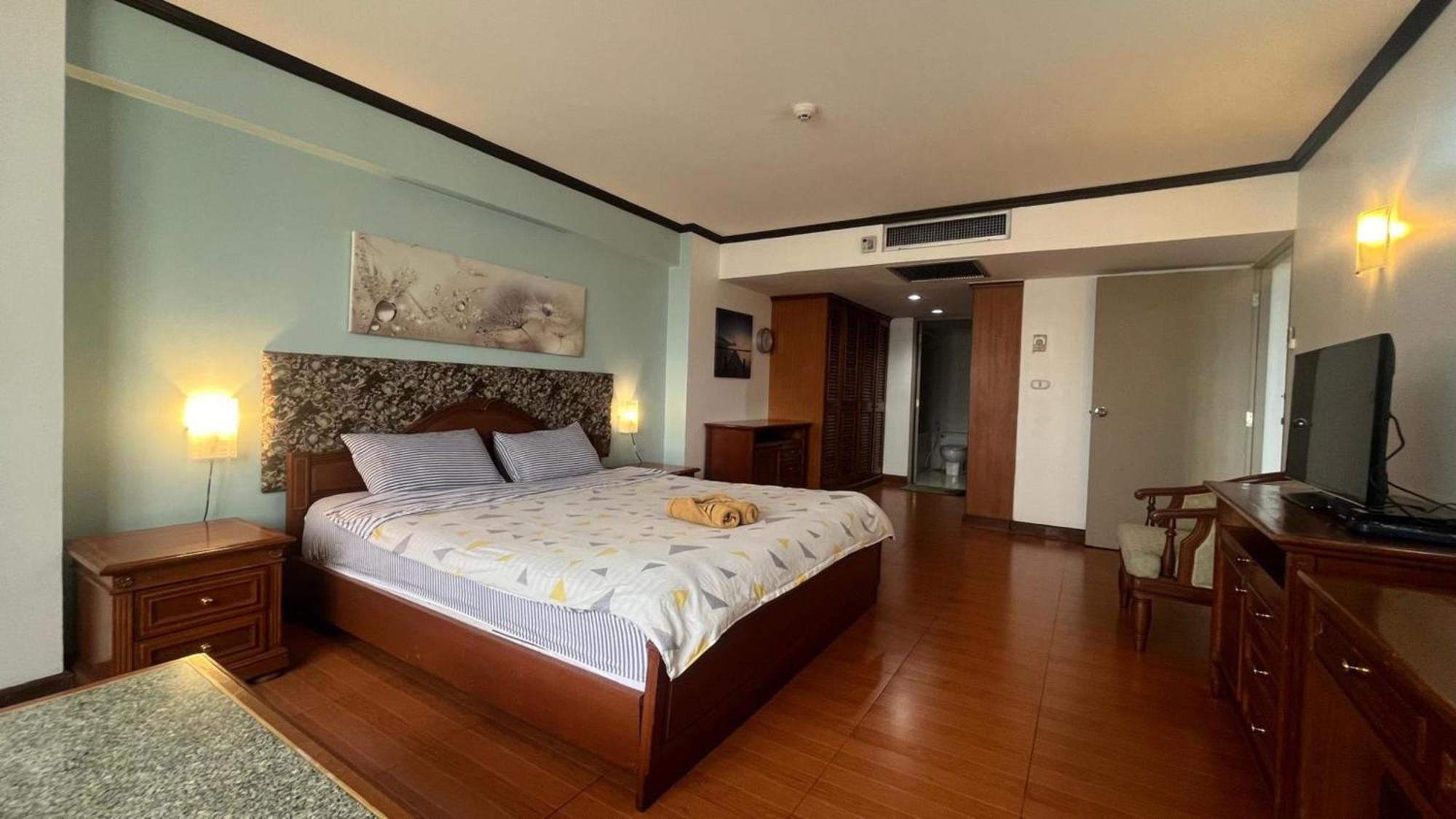 Omni Tower Nana Bangkok - Serviced Apartment On Sukhumvit Soi 4 Banguecoque Exterior foto