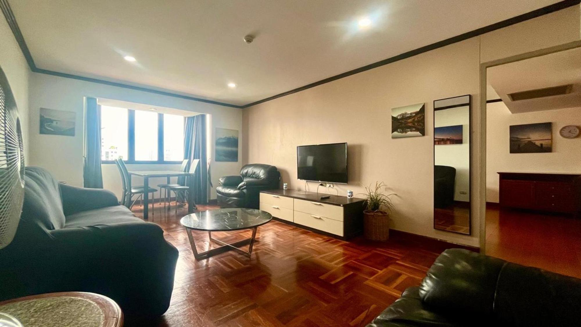 Omni Tower Nana Bangkok - Serviced Apartment On Sukhumvit Soi 4 Banguecoque Exterior foto