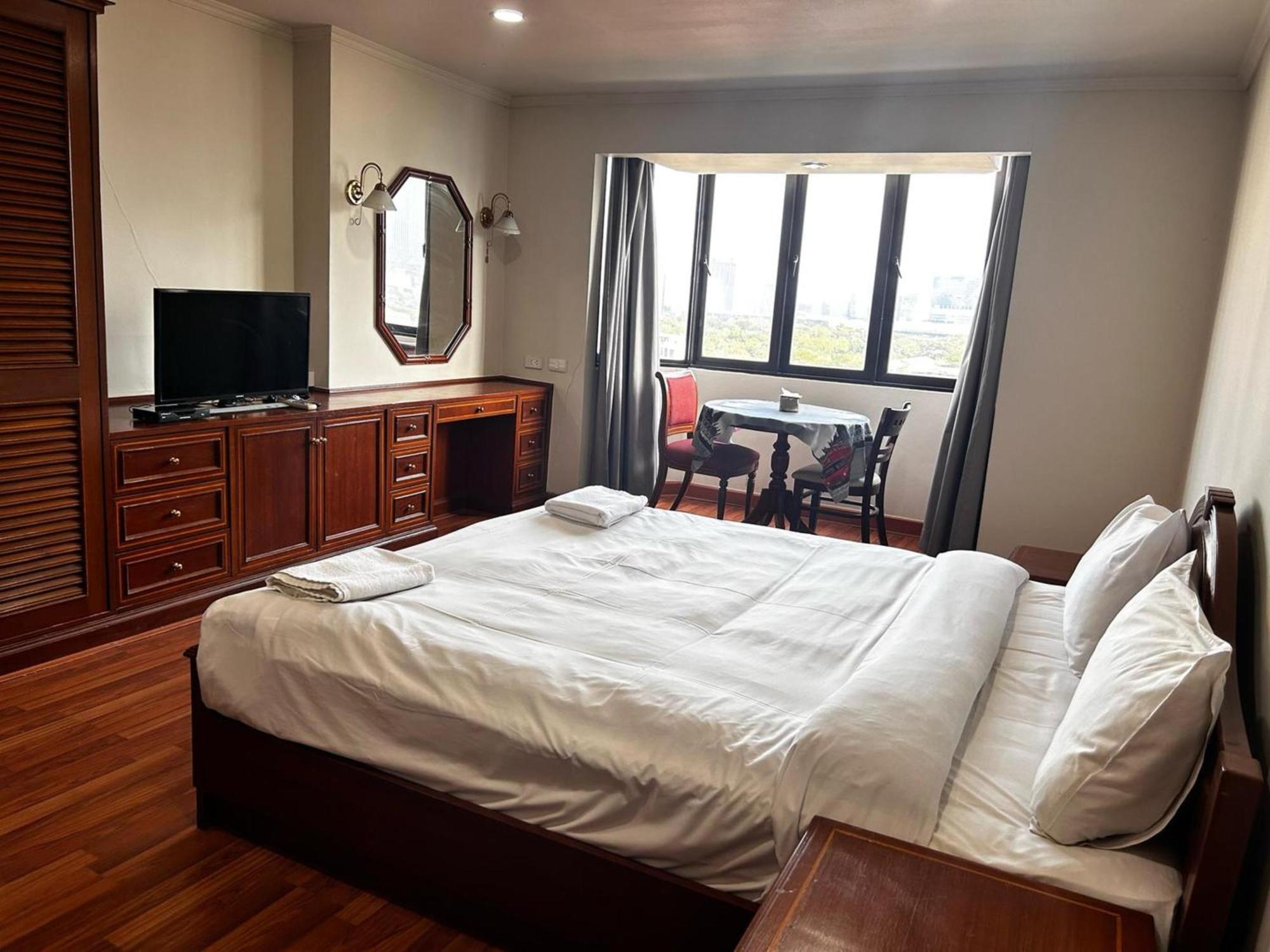 Omni Tower Nana Bangkok - Serviced Apartment On Sukhumvit Soi 4 Banguecoque Exterior foto